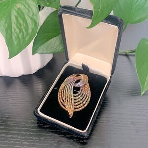 Lovely Vintage Rope Knot Metallic Brooch - Multicolor Rainbow Shine